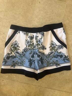 Veronica Beard terry cloth pull on floral Shorts, size large, NWT
